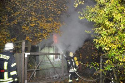 Gartenhausbrand am Oberhof sorgt fuer Strassensperrung
